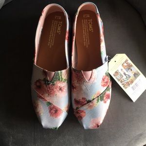 NEW!!! TOMS Classic Pink Graphic Floral 7.5